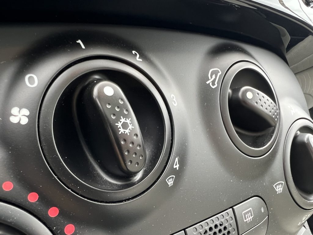 Fiat 500 3 stuks op stock met de 1.2 benzine motor pop,lounge en lounge Cabrio