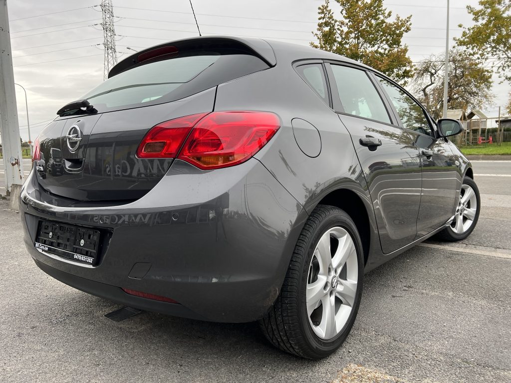 Opel Astra 1.6 benzine in AUTOMAAT met slechts 7.655km 1te eigenaar belgische wagen