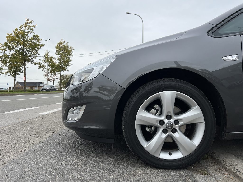 Opel Astra 1.6 benzine in AUTOMAAT met slechts 7.655km 1te eigenaar belgische wagen
