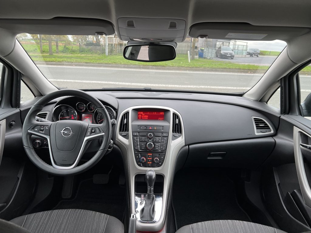 Opel Astra 1.6 benzine in AUTOMAAT met slechts 7.655km 1te eigenaar belgische wagen