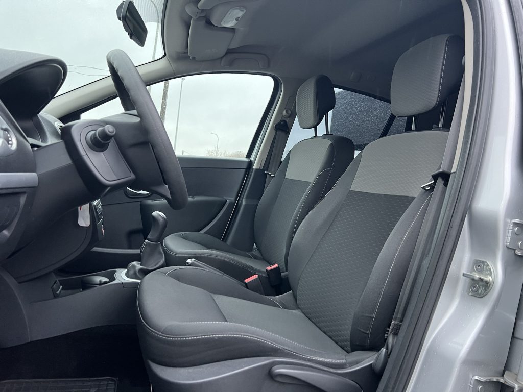 Renault Clio 3 face 2 break 1.2 benzine 75pk slechts 43.000km