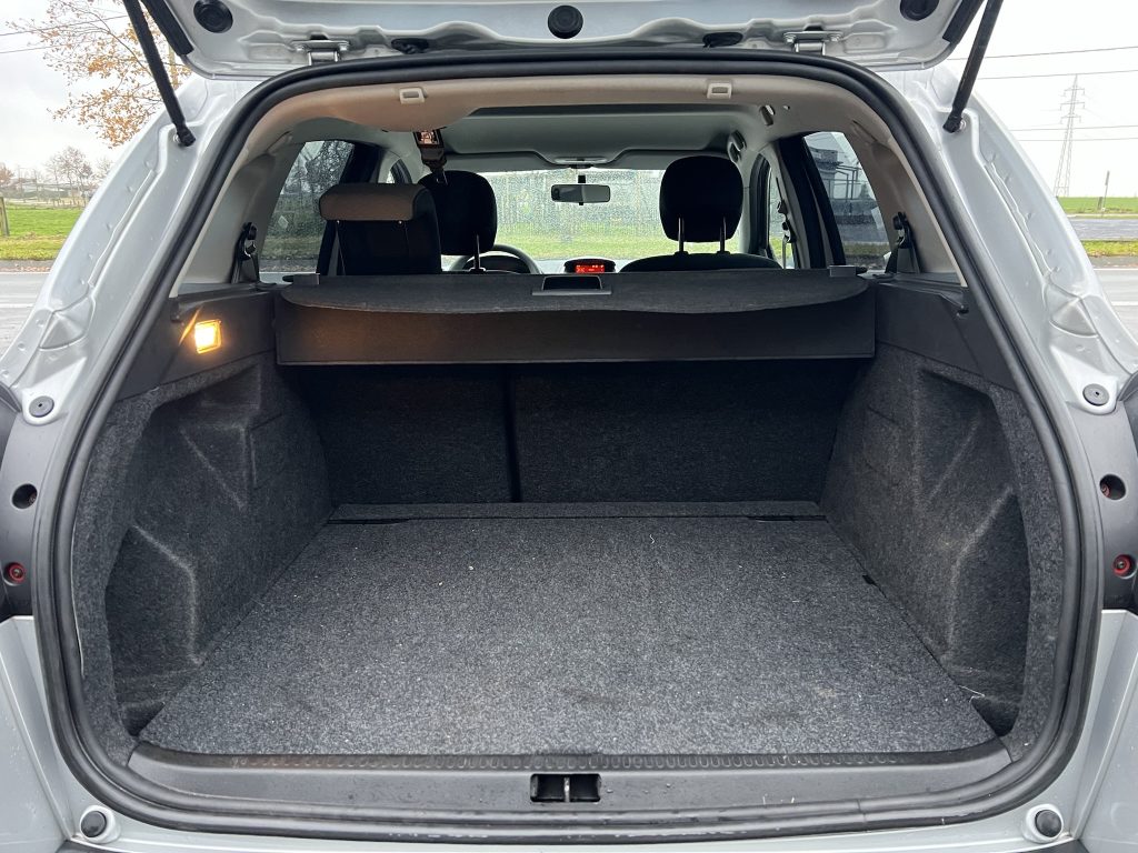 Renault Clio 3 face 2 break 1.2 benzine 75pk slechts 43.000km