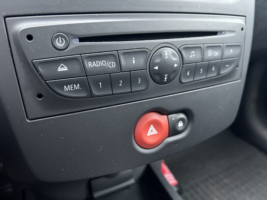 Renault Clio 3 face 2 break 1.2 benzine 75pk slechts 43.000km