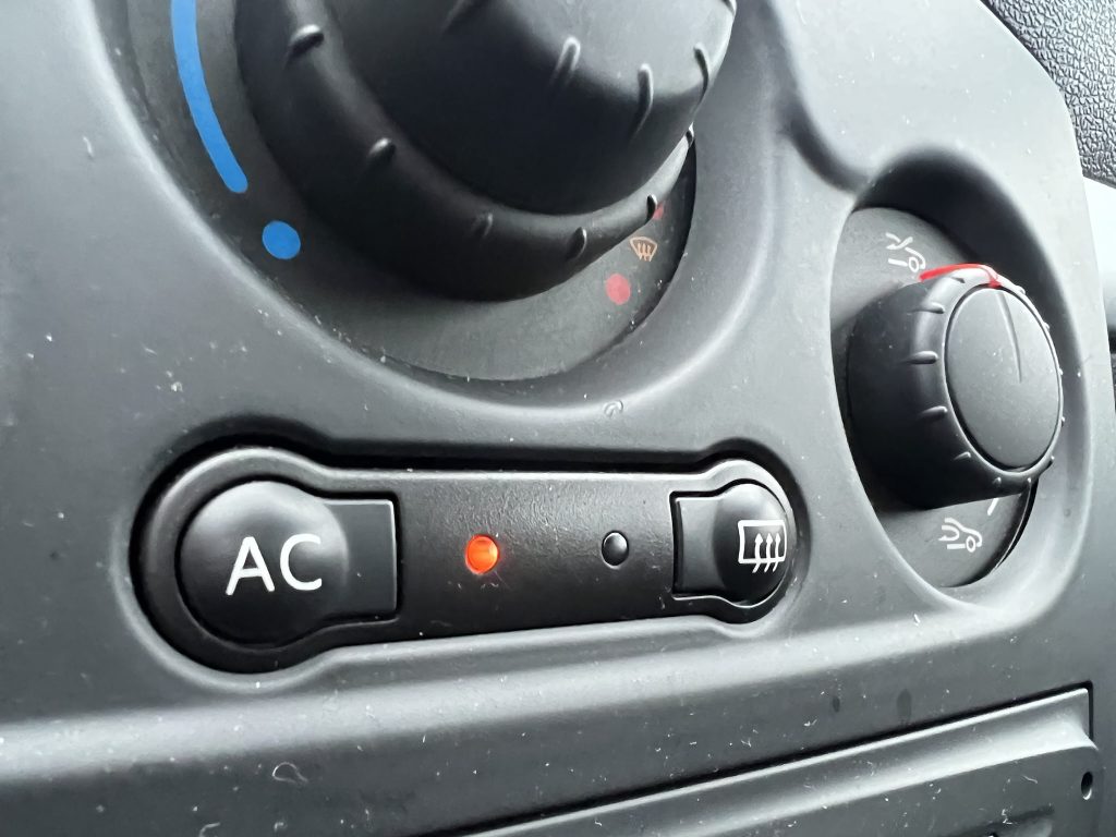 Renault Clio 3 face 2 break 1.2 benzine 75pk slechts 43.000km