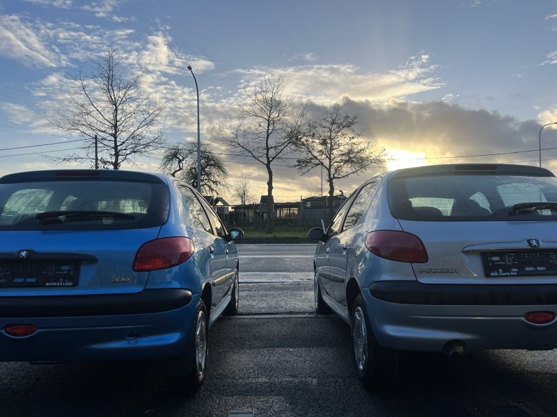 2 stuks van de Peugeot 206 in benzine weinig km volledig in orde gezet