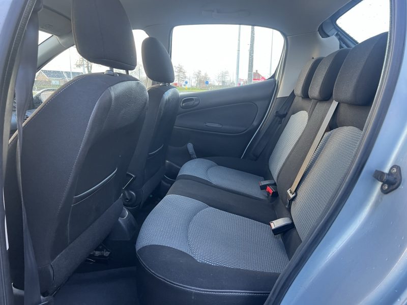 2 stuks van de Peugeot 206 in benzine weinig km volledig in orde gezet