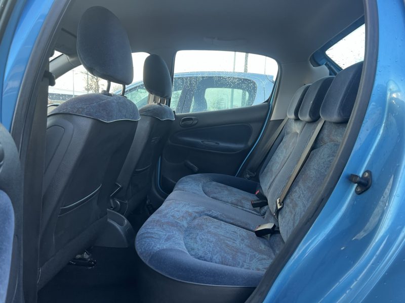 2 stuks van de Peugeot 206 in benzine weinig km volledig in orde gezet