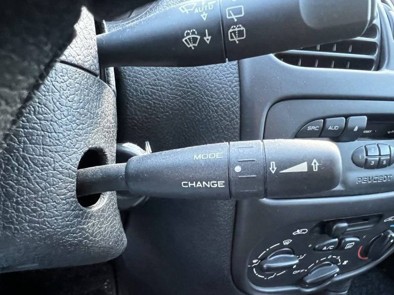 2 stuks van de Peugeot 206 in benzine weinig km volledig in orde gezet