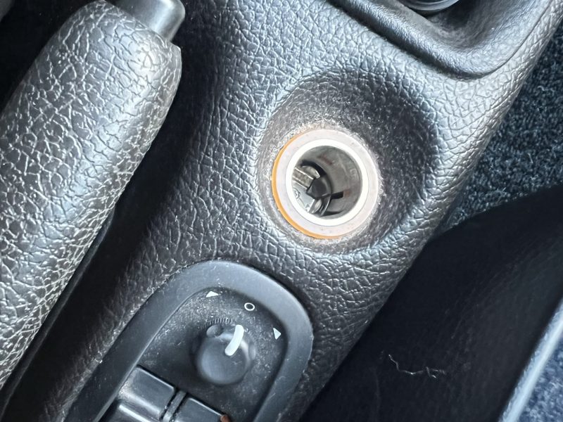 2 stuks van de Peugeot 206 in benzine weinig km volledig in orde gezet
