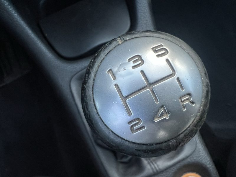 2 stuks van de Peugeot 206 in benzine weinig km volledig in orde gezet