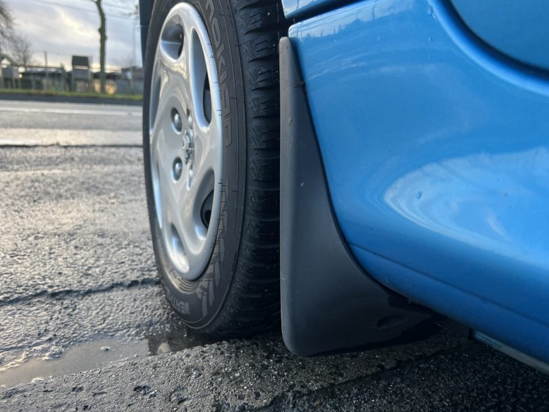 2 stuks van de Peugeot 206 in benzine weinig km volledig in orde gezet