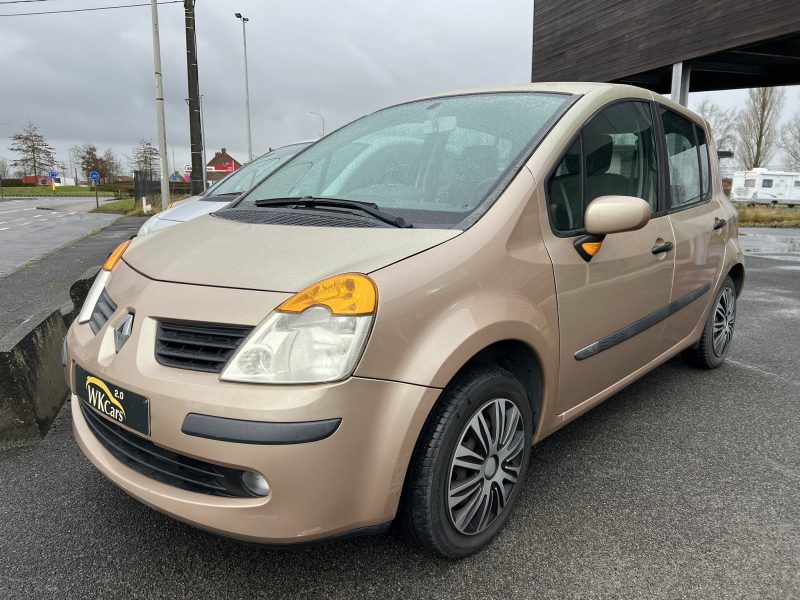 3 stuks op stock van de Renault Modus en Grand Modus in benzine met weinig km