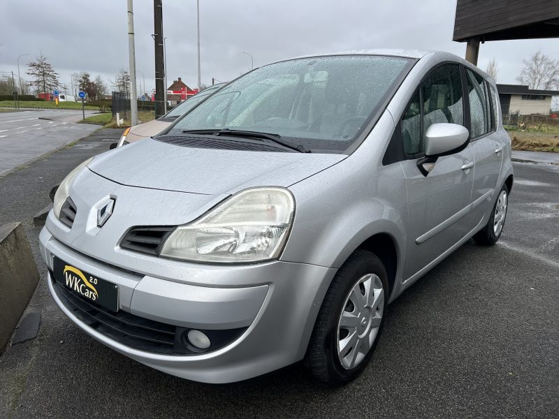 3 stuks op stock van de Renault Modus en Grand Modus in benzine met weinig km