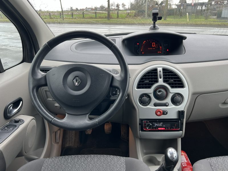3 stuks op stock van de Renault Modus en Grand Modus in benzine met weinig km
