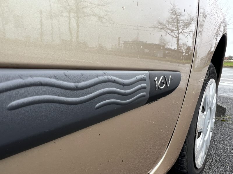 3 stuks op stock van de Renault Modus en Grand Modus in benzine met weinig km
