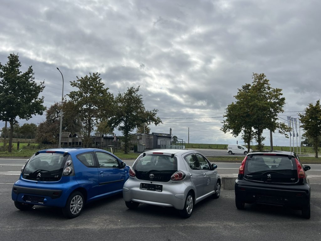 3 stuks van de Toyota Aygo Citroen C1 en Peugeot 107 veel opties weinig km