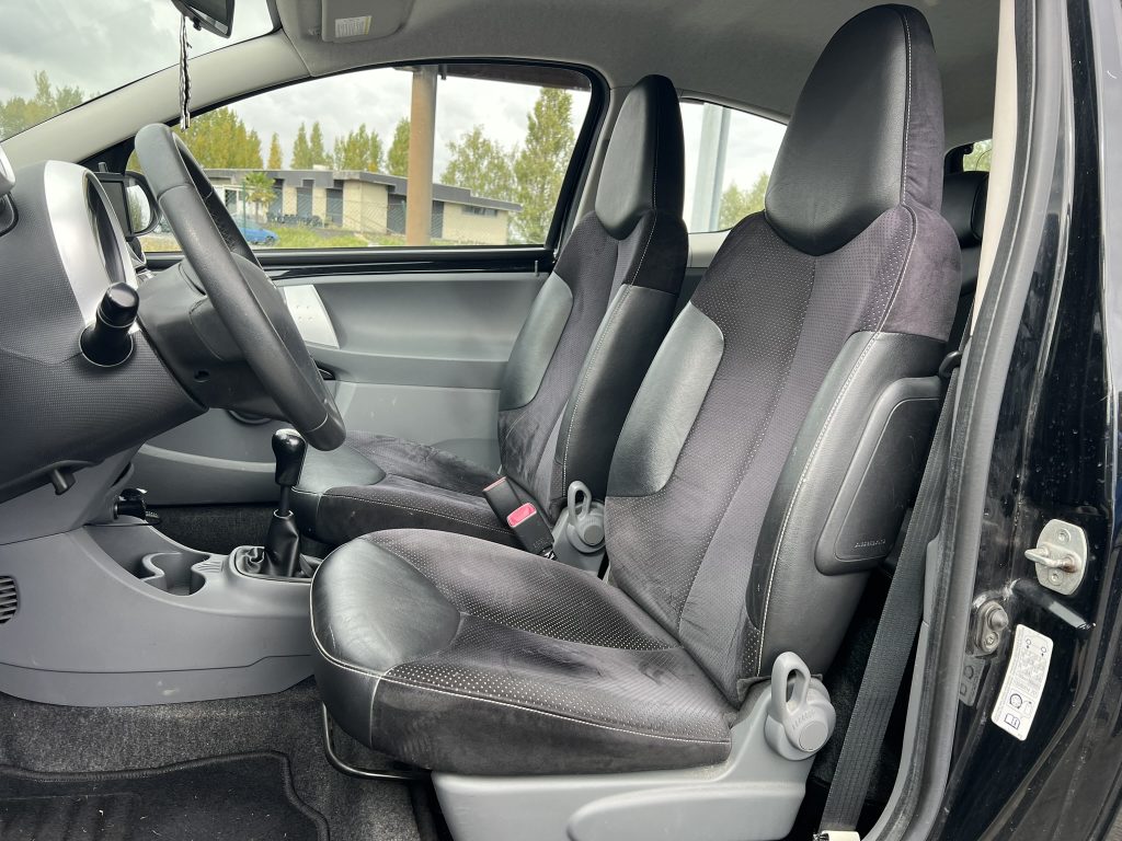 3 stuks van de Toyota Aygo Citroen C1 en Peugeot 107 veel opties weinig km