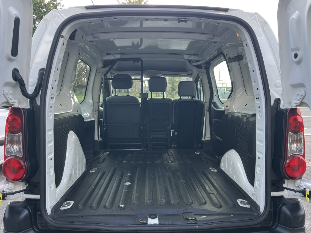 2 stuks op stock van de Citroen Berlingo 3pl lichte vracht btw wagens vanaf 6.900€+btw