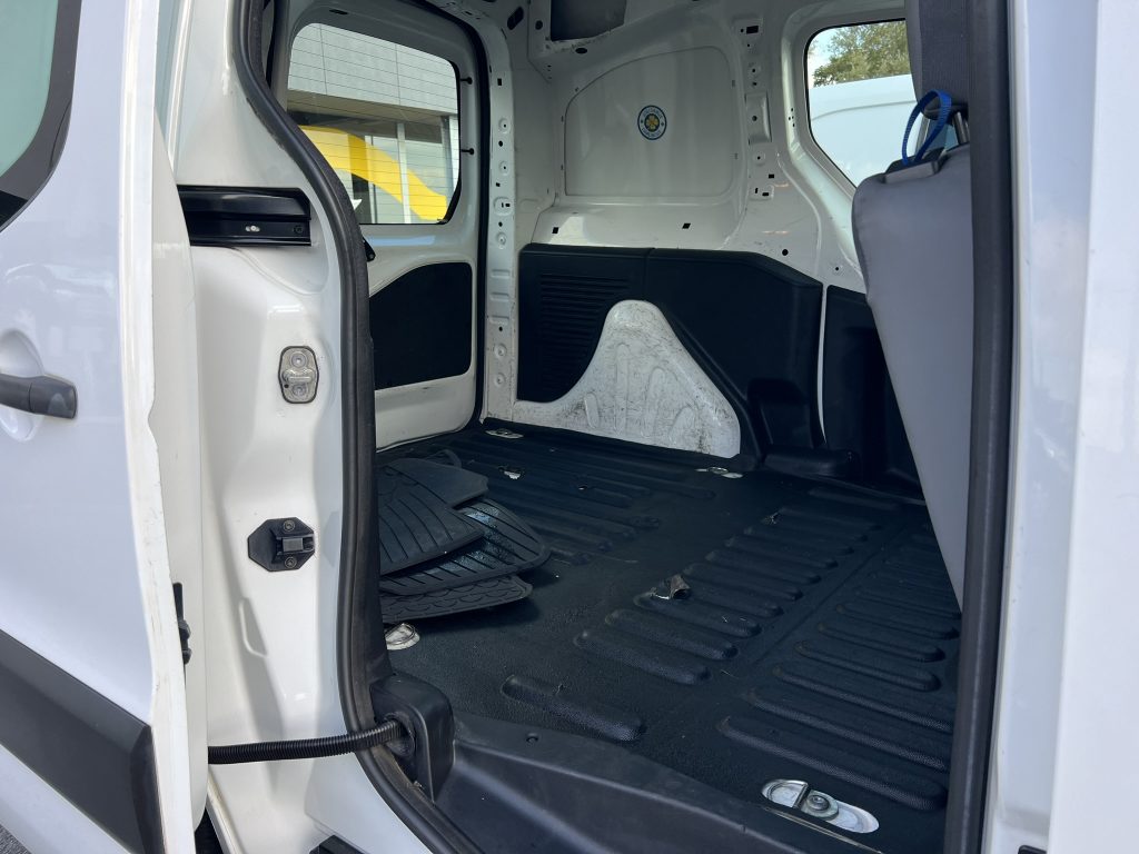 2 stuks op stock van de Citroen Berlingo 3pl lichte vracht btw wagens vanaf 6.900€+btw