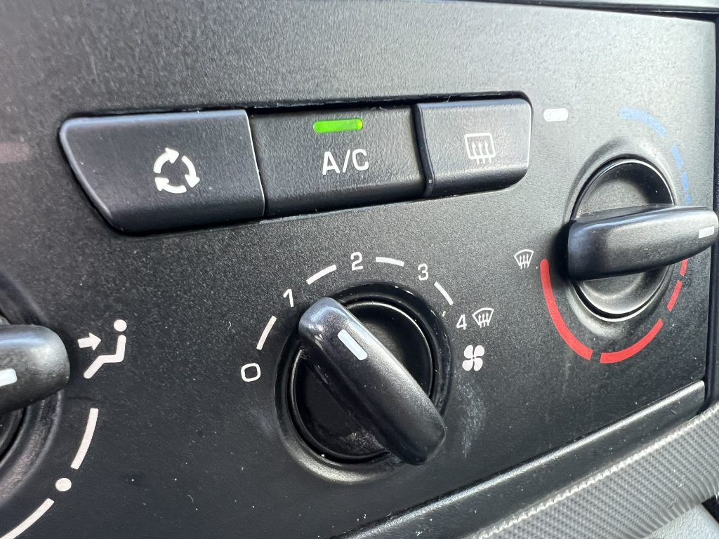 2 stuks op stock van de Citroen Berlingo 3pl lichte vracht btw wagens vanaf 6.900€+btw