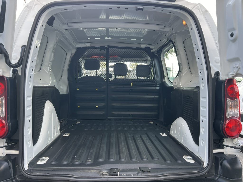 2 stuks op stock van de Citroen Berlingo 3pl lichte vracht btw wagens vanaf 6.900€+btw