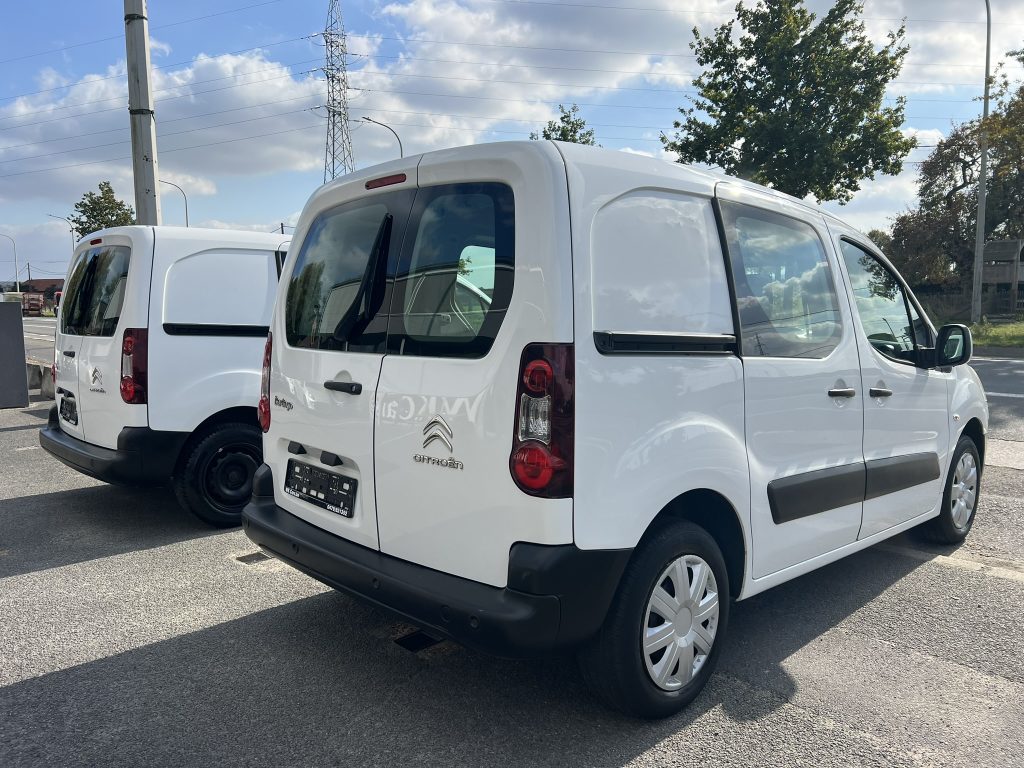 2 stuks op stock van de Citroen Berlingo 3pl lichte vracht btw wagens vanaf 6.900€+btw