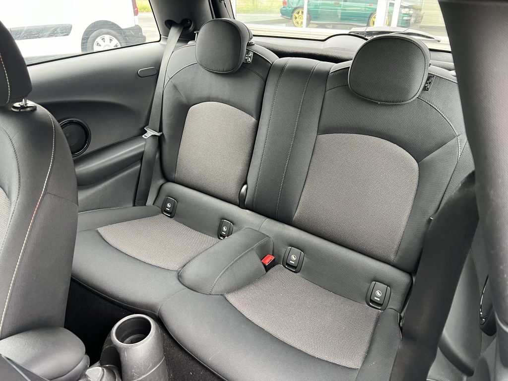 Mini One 1.2 benzine van 2016 slechts 67.000km met veel opties aanwezig