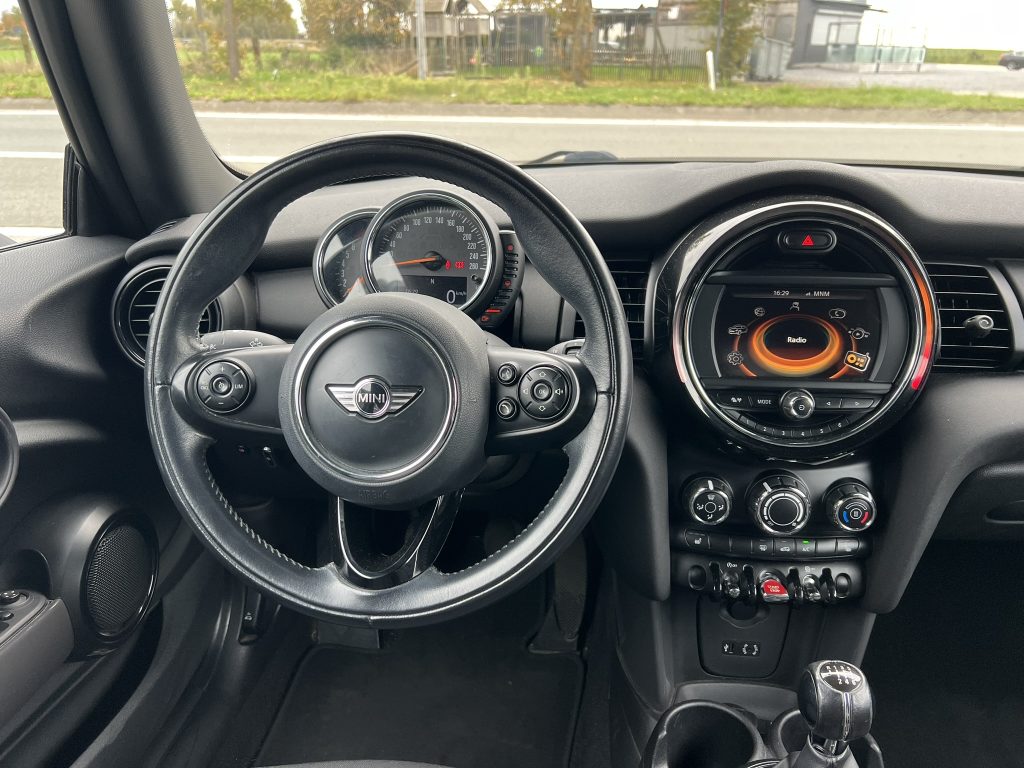 Mini One 1.2 benzine van 2016 slechts 67.000km met veel opties aanwezig