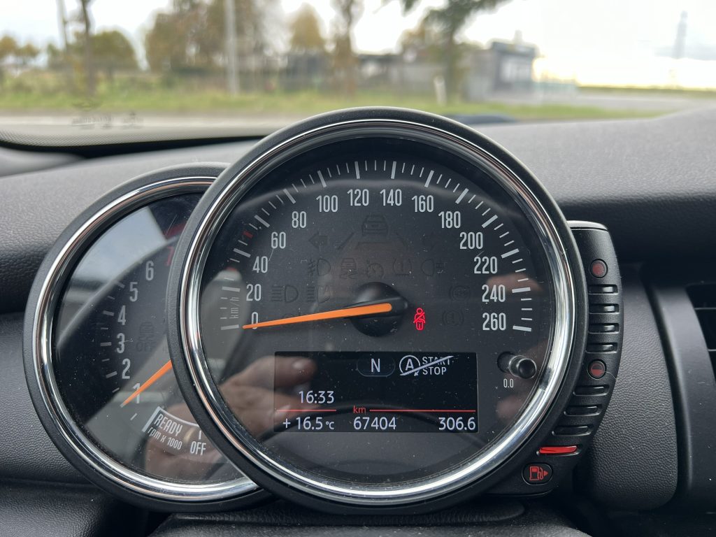 Mini One 1.2 benzine van 2016 slechts 67.000km met veel opties aanwezig