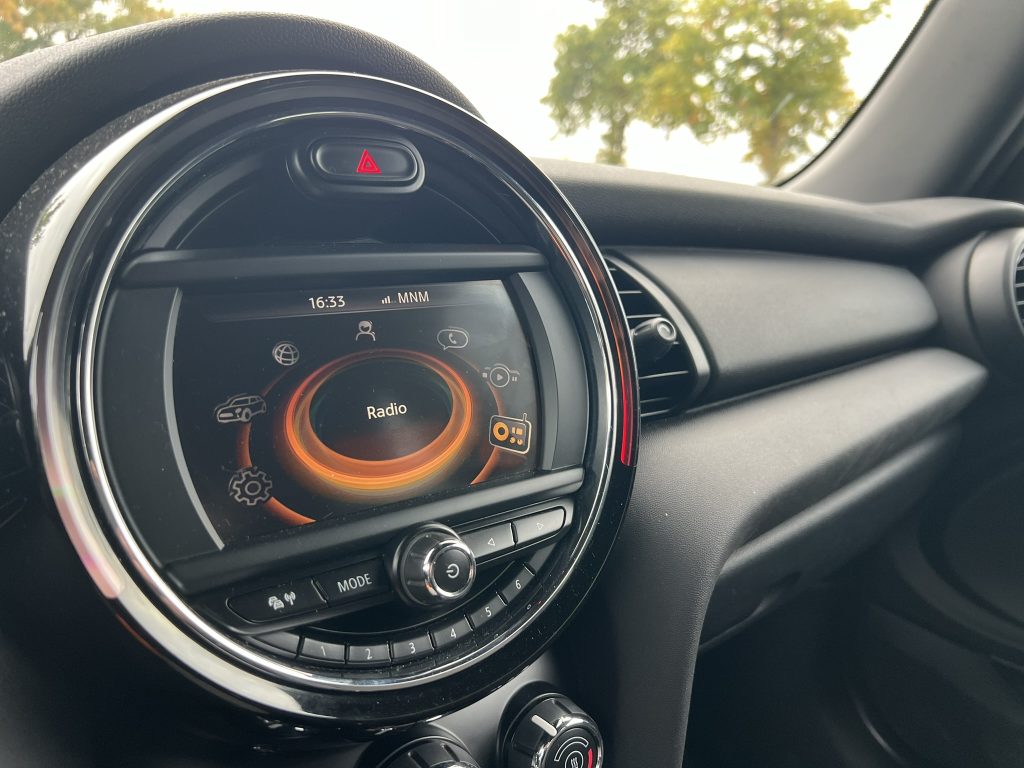 Mini One 1.2 benzine van 2016 slechts 67.000km met veel opties aanwezig