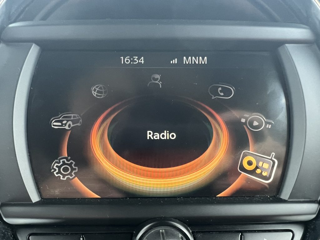 Mini One 1.2 benzine van 2016 slechts 67.000km met veel opties aanwezig