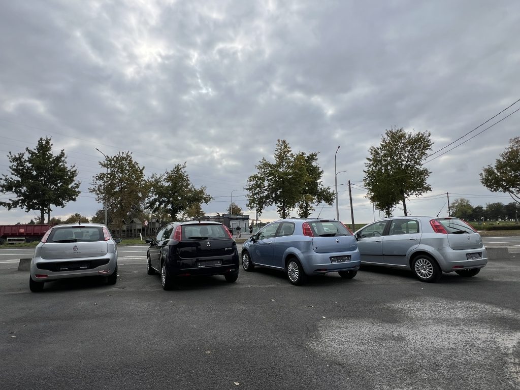 4 stuks op stock van de Fiat Grande Punto in benzine