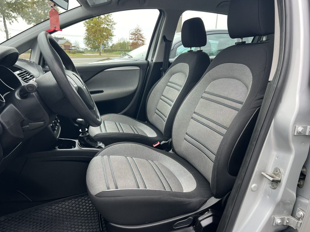 4 stuks op stock van de Fiat Grande Punto in benzine