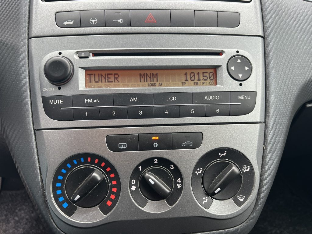 4 stuks op stock van de Fiat Grande Punto in benzine