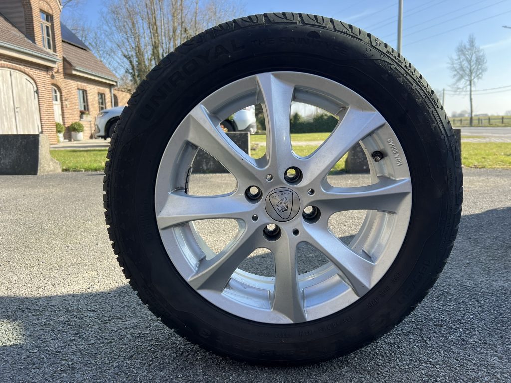 2 stuks op stock van de Renault Clio 3 face 2 in benzine met weinig km