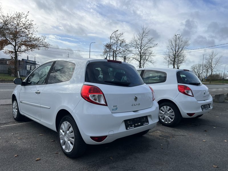 2 stuks op stock van de Renault Clio 3 face 2 in benzine met weinig km