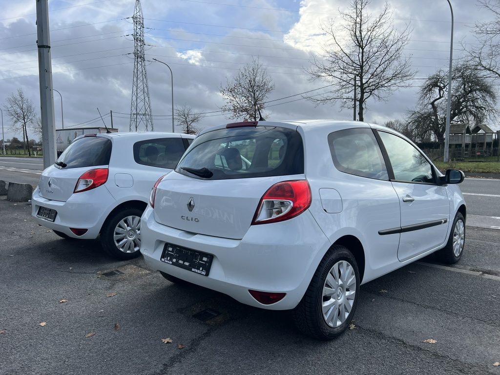 2 stuks op stock van de Renault Clio 3 face 2 in benzine met weinig km