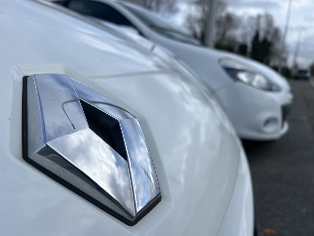 2 stuks op stock van de Renault Clio 3 face 2 in benzine met weinig km