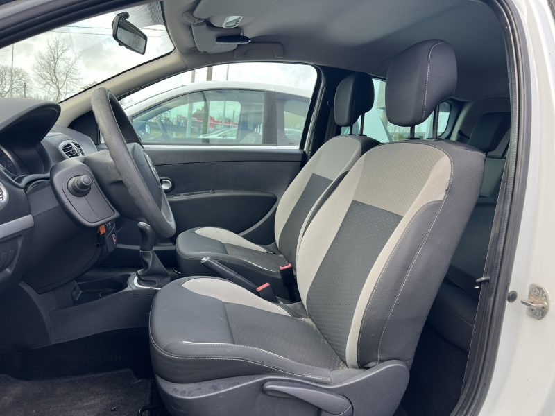 2 stuks op stock van de Renault Clio 3 face 2 in benzine met weinig km