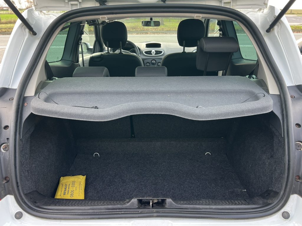 2 stuks op stock van de Renault Clio 3 face 2 in benzine met weinig km