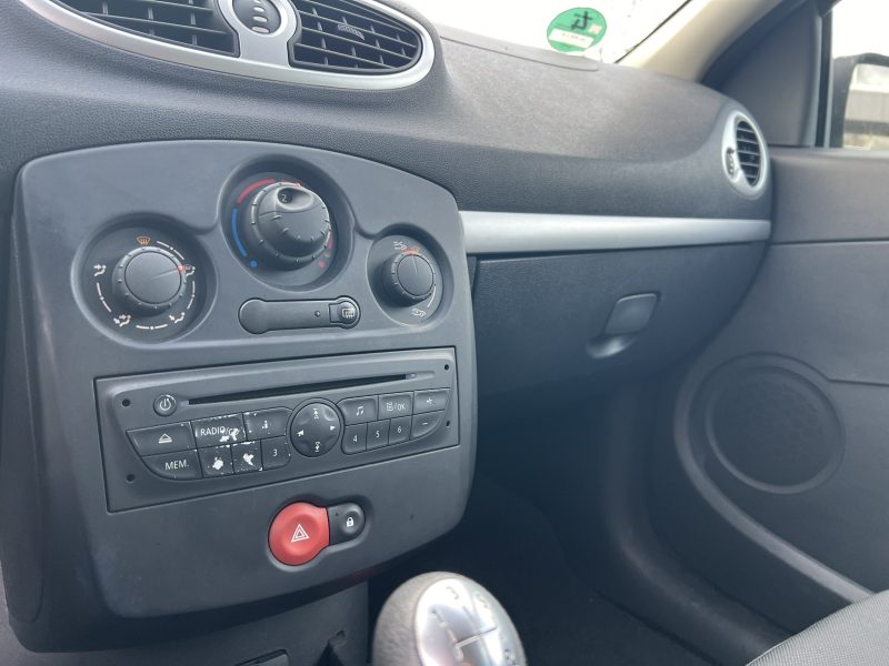 2 stuks op stock van de Renault Clio 3 face 2 in benzine met weinig km