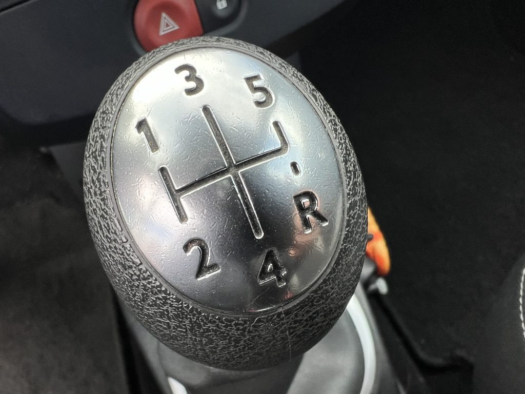 2 stuks op stock van de Renault Clio 3 face 2 in benzine met weinig km