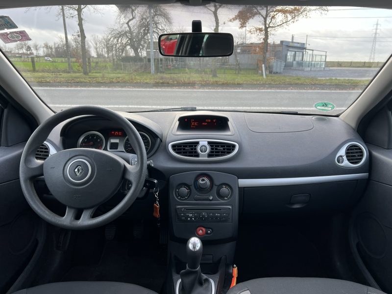 2 stuks op stock van de Renault Clio 3 face 2 in benzine met weinig km