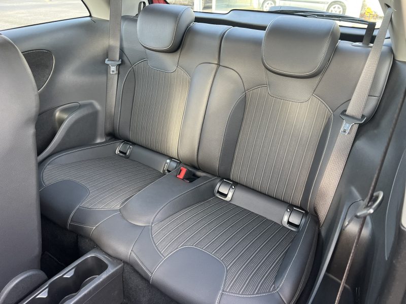 2 stuks op stock van de Opel Adam in benzine super veel opties aanwezig